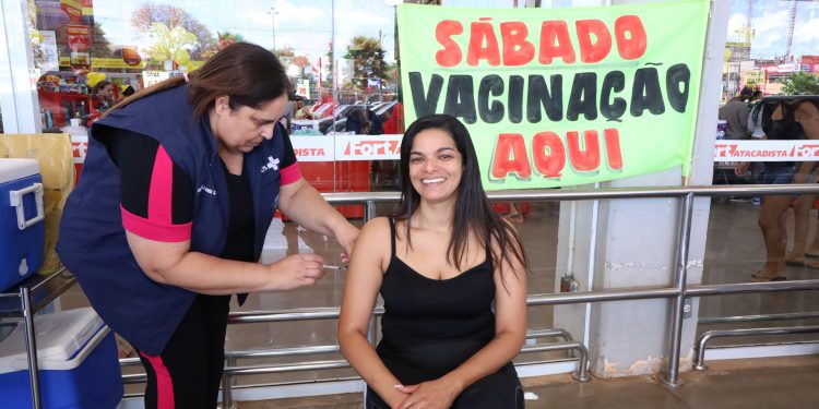 Fim de semana começa com vacinação em 22 pontos do Distrito Federal