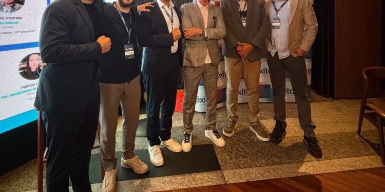 evento-em-sao-paulo-reuniu-empresarios,-investidores-e-lideres-em-uma-noite-de-networking,-inspiracao-e-fortalecimento-do-ecossistema-empreendedor-brasileiro.-|-delio-andrade