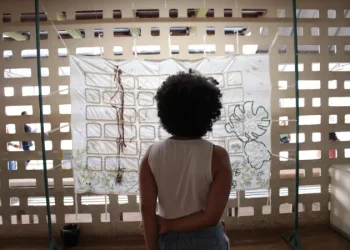 Exposição no DF transforma cuidado, dor e rotina hospitalar em arte