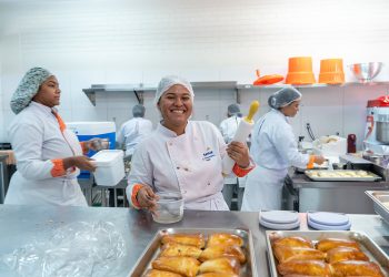 Senac-DF leva formação profissional para rotina de lanchonetes no SCS