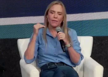 Celina amplia aposta em governo digital para facilitar vida dos moradores do DF