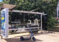 Paradas de ônibus do DF acumulam danos e revelam desafio contra depredação