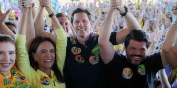 Daniel Vilela amplia base e conquista apoio dos prefeitos das 10 maiores cidades de Goiás
