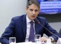 Celina Leão troca comando da Secretaria de Educação do DF; Thiago Peixoto assume a pasta