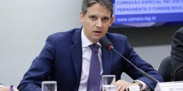 Celina Leão troca comando da Secretaria de Educação do DF; Thiago Peixoto assume a pasta