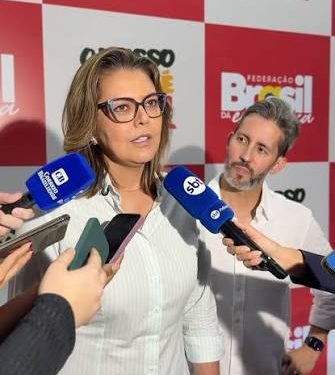 Leila Barros e PDT escanteiam Capelli e fecham aliança com Leandro Grass