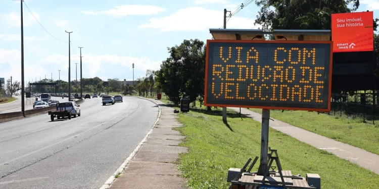 Celina suspende instalação de semáforos e Detran reavalia Ponte JK