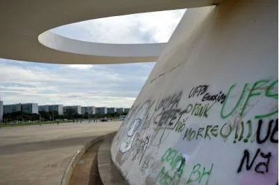 GDF propõe multa de até R$ 100 mil para quem depredar patrimônio público no DF