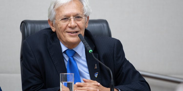 Raimundo Ribeiro explica ações da Adasa para enfrentar estiagem no Distrito Federal