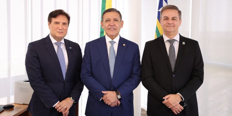 Acordo entre TSE, CEB e Terracap prepara Tribunal para primeira eleição com energia solar