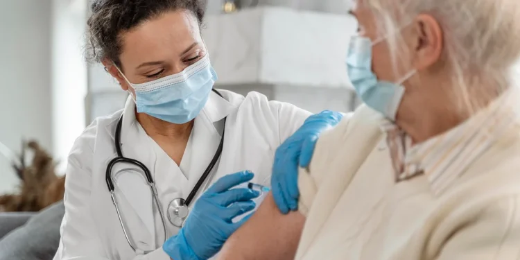 DF reforça proteção de idosos contra pneumonia com ampliação da Pneumo 20