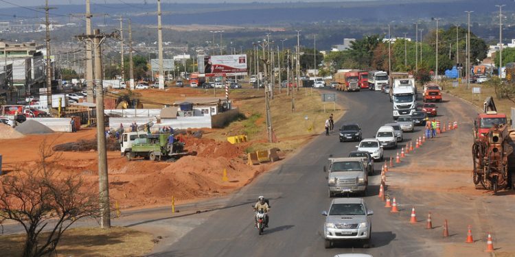 Nova regra permite retirada de veículos após acidentes para liberar vias no DF