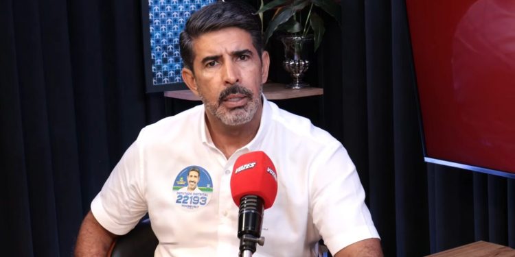 “Escola cívico-militar ‘não é para militarizar”, diz Roosevelt Vilela no Vozes da Comunidade