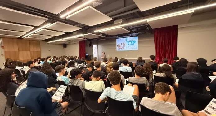 Mais de 40 universidades participam de feira para estudantes em Brasília