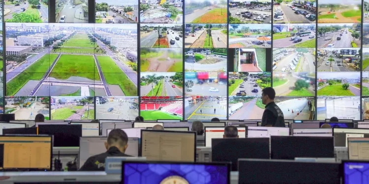 Câmeras de reconhecimento facial analisam até 700 mil rostos por semana no DF