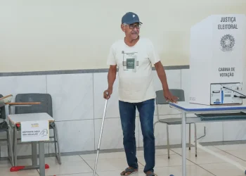 Abstenção de eleitores com mais de 70 anos cai quase 10 pontos percentuais no 1º turno