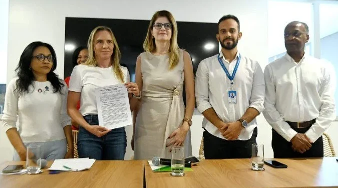 Celina firma compromisso para fortalecer atendimento na rede pública de saúde do DF