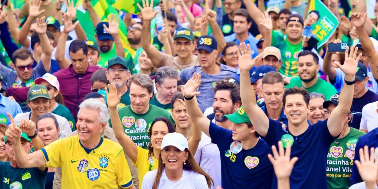 Com votação histórica, Daniel Vilela é reeleito governador de Goiás no 1º turno