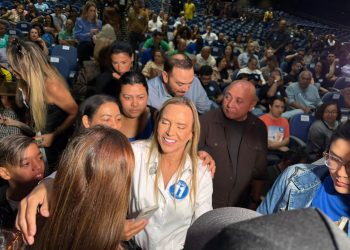 Celina reúne aliados e diz que vai reagir a ataques no segundo turno