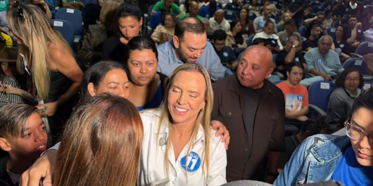 Celina reúne aliados e diz que vai reagir a ataques no segundo turno