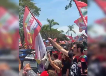 SSP-DF relata bloqueio de via e carros adesivados sem autorização em ato do PT