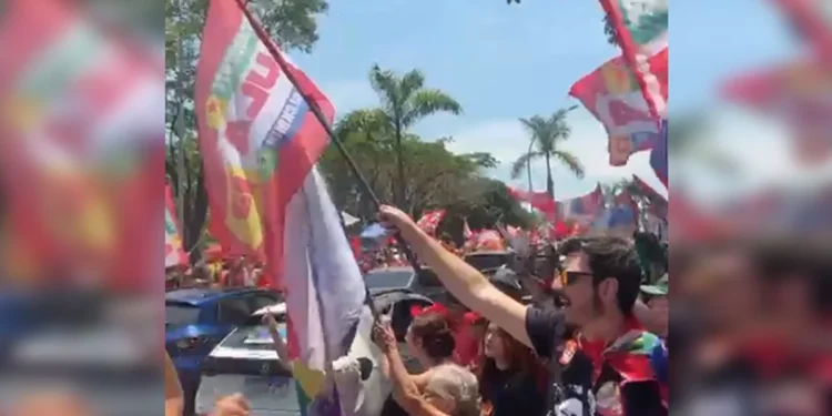 SSP-DF relata bloqueio de via e carros adesivados sem autorização em ato do PT